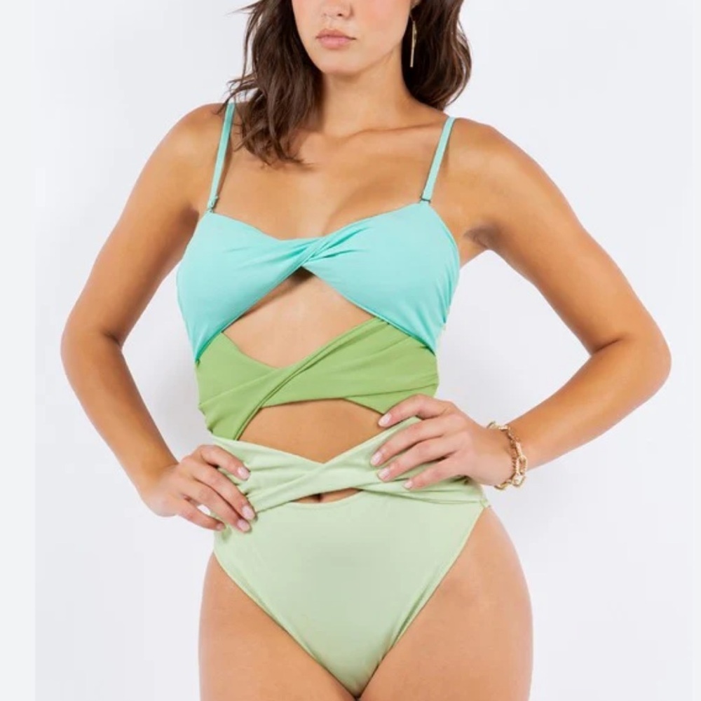 Mermaid Swimwear Cutout Twist Front One Piece Swimsuit M